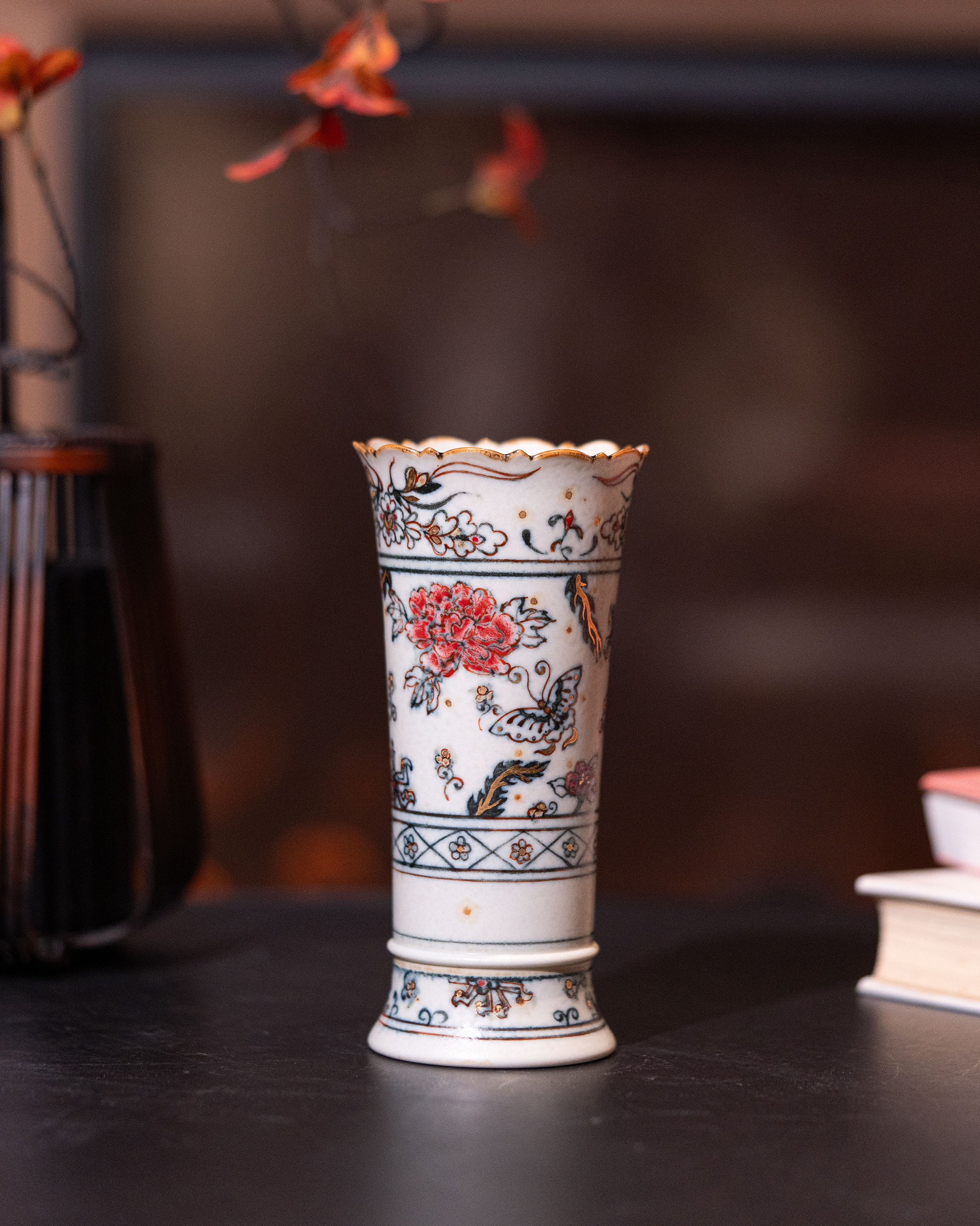 青花染付×描金「盼春」蝶恋花 花瓶｜宋風・觚形花器（花觚）｜景徳鎮ハンドメイド