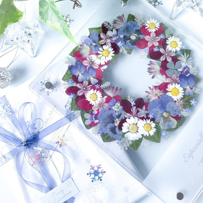 シクラメンと冬の花リース