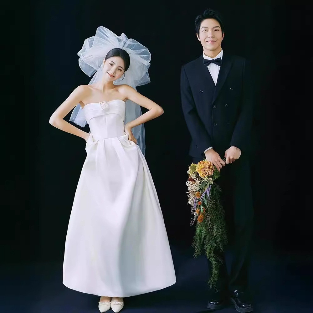 ウェディングドレス 白黒 サテン ノースリーブ シンプル 結婚式 花嫁 パーティー 演奏会 前撮り お呼ばれ AK500