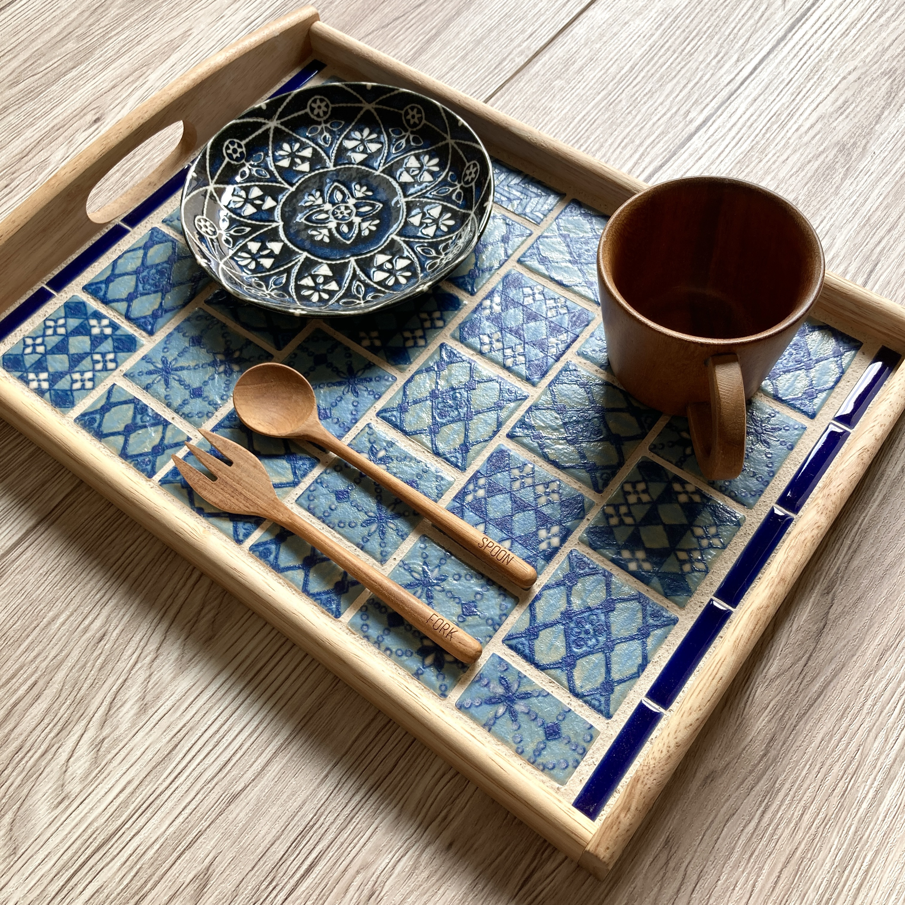 【新作】モザイクタイルトレー大　持ち手付き　タイルトレイ　レトロ美