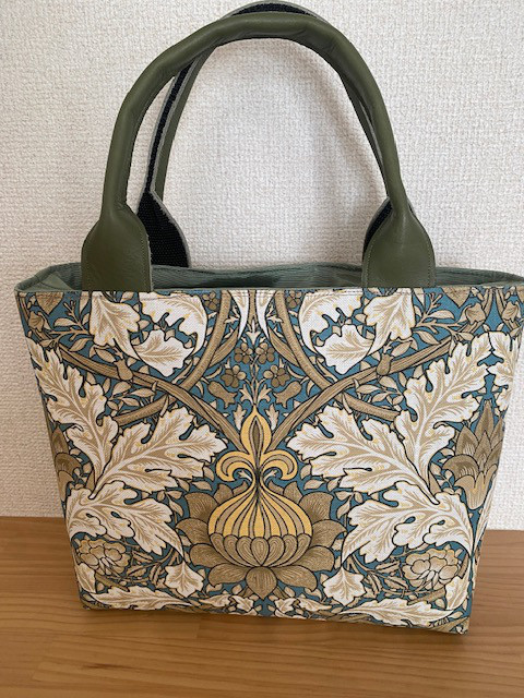 ウイリアムモリス ファスナー仕切り付きトートバッグ