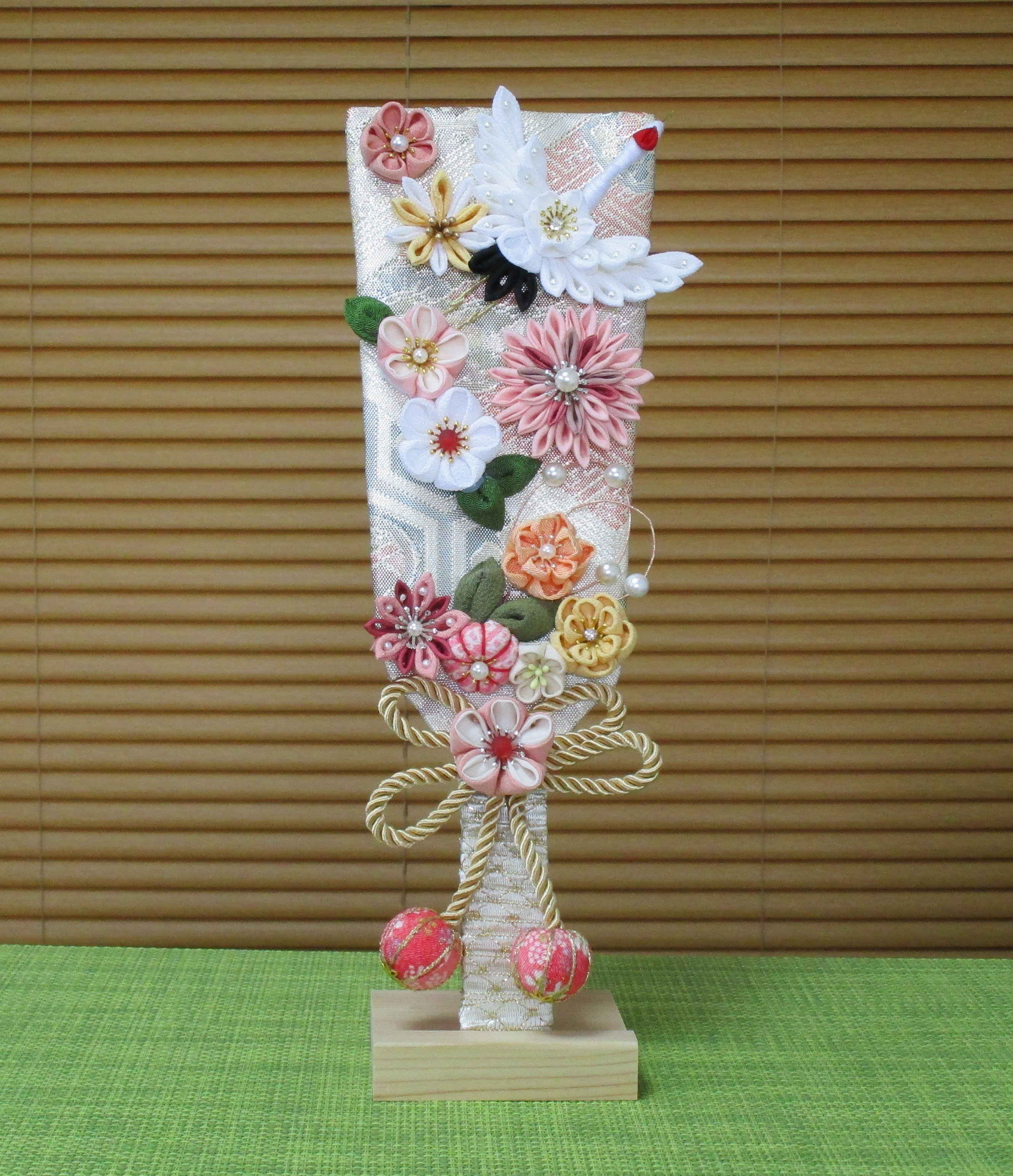 NO-232 羽子板 スタンド付き ちりめん細工 ひな祭り お祝 初節句 佐賀