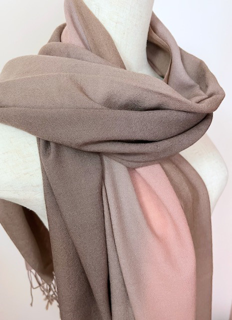 草木染ファインウールマフラー（シナモン〜サーモンピンク〜ライトブラウン）