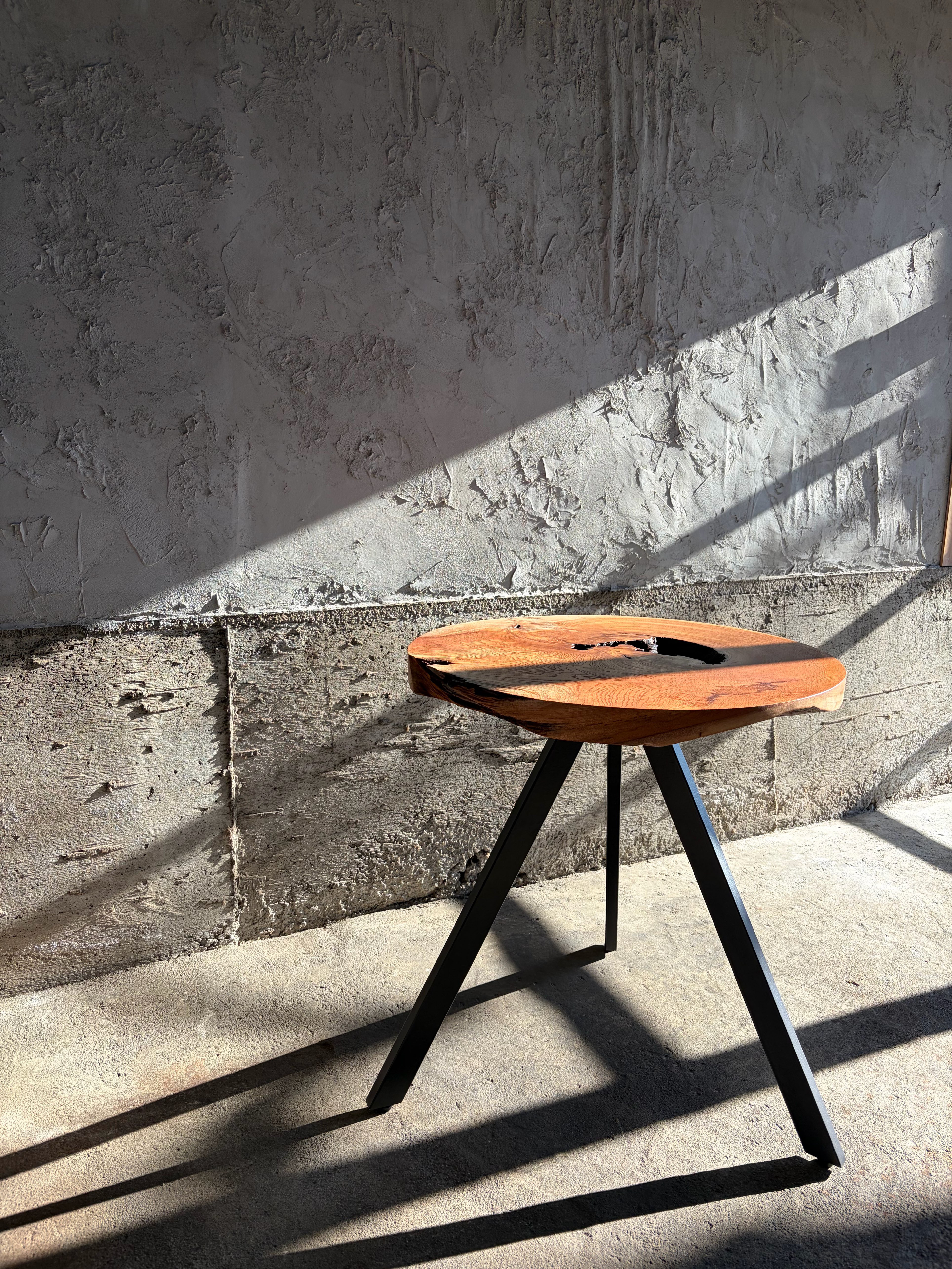 マーブル模様のサイドテーブル　欅【ケヤキ】