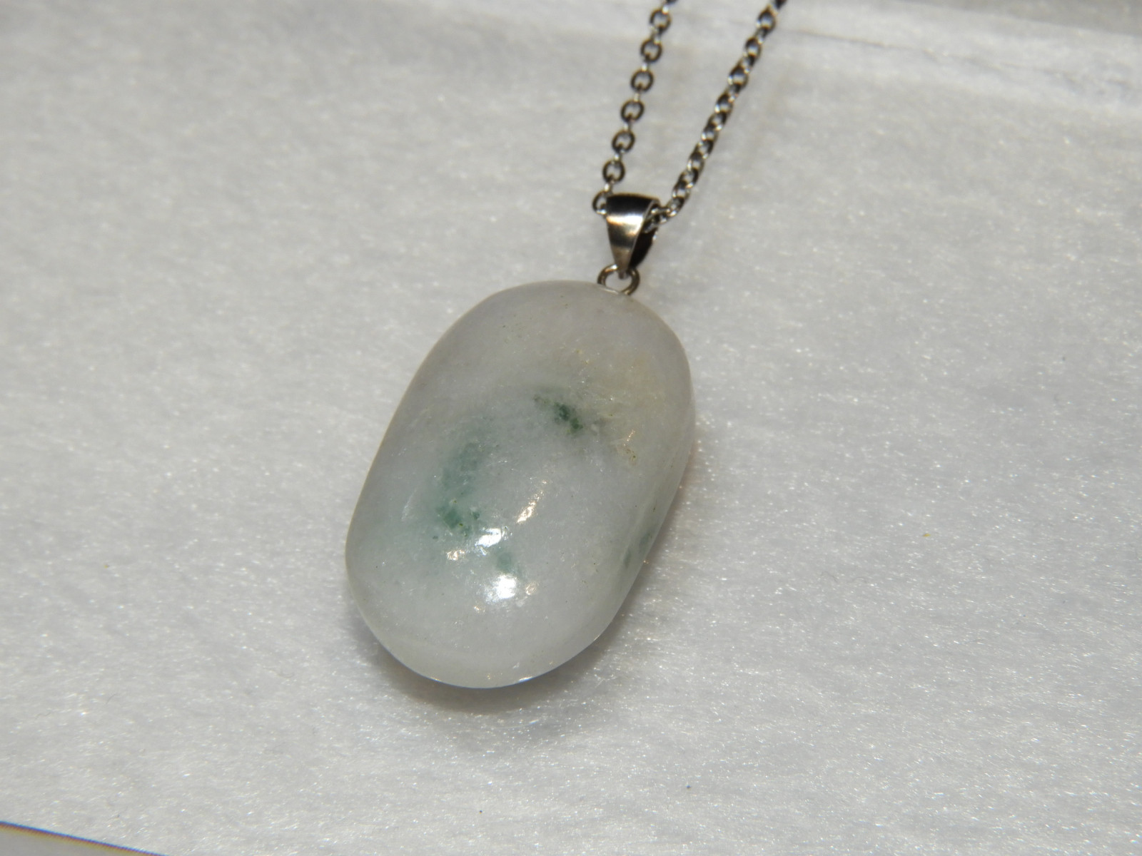 大きめ！ヴィンテージジェイド！40年前の糸魚川ヒスイペンダントトップ！メイドイン＆フロムジャパン　天然石　１４３