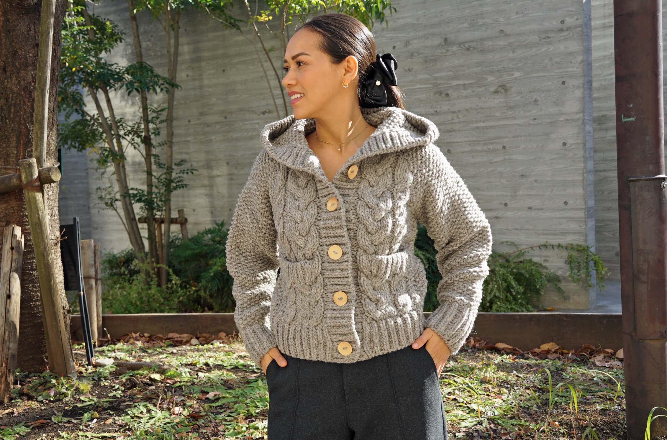 【即納可】ローゲージウール・ケーブル編みフーディニットジャケット（N-450071-グレー）