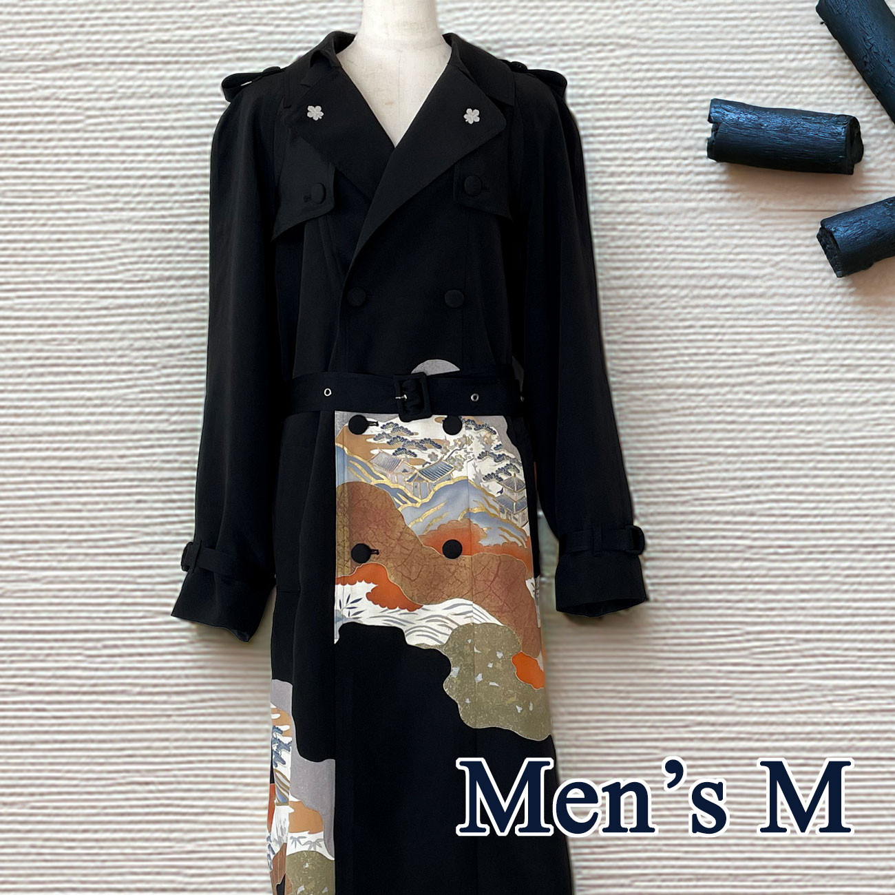 メンズトレンチコート / 金茶系 黒留袖着物リメイク 自然風景 松に建物 道長取り和柄 / 一点物 /Mサイズ