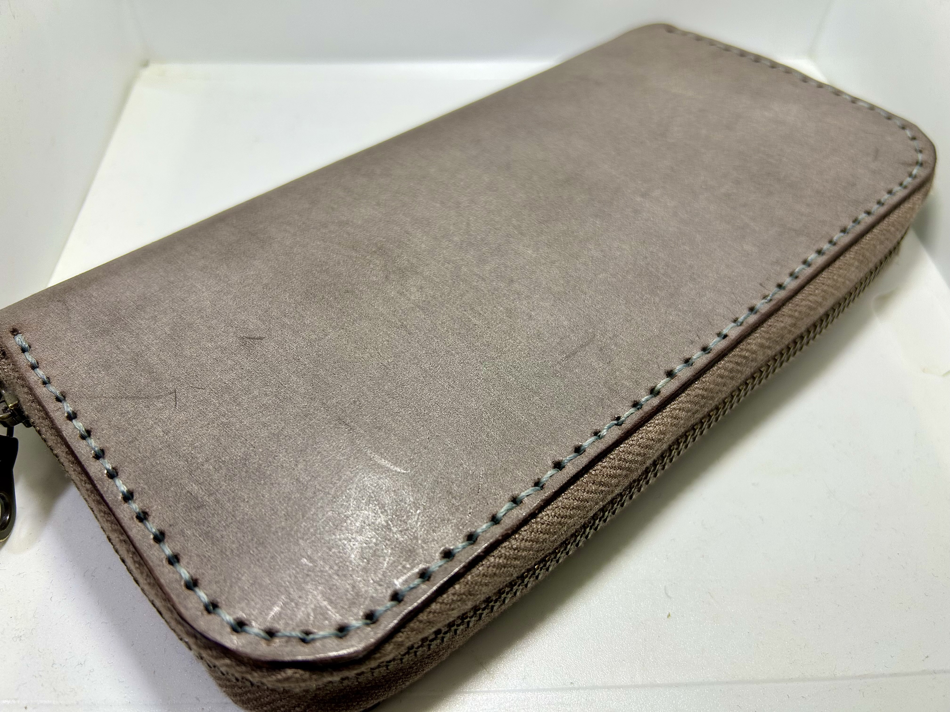 TEMPEST社のブライドルレザー(蝋引きレザー・生産終了)