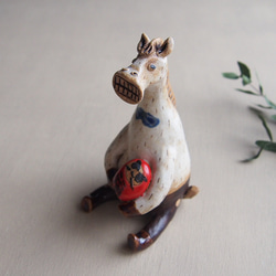 2026年 干支 午 馬 オブジェ だるまを抱える その他置物 studio