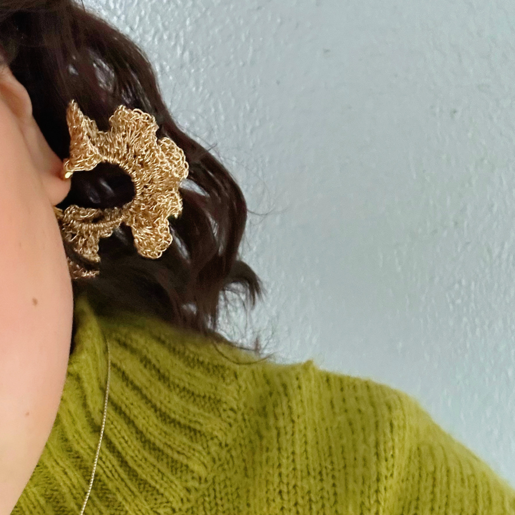 フラメンコ・フラワー・ピアス(メタリックゴールド)