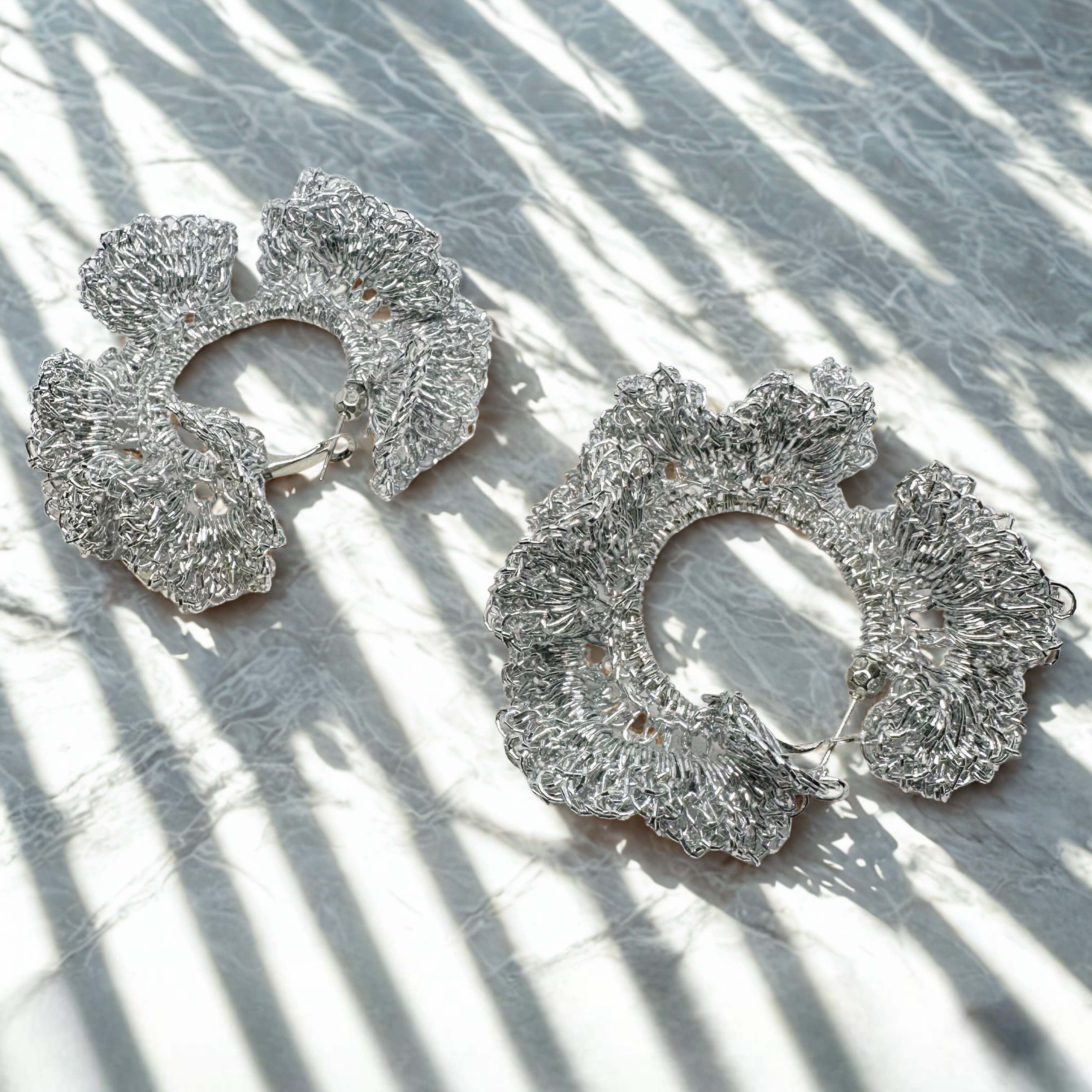 フラメンコ・フラワー・ピアス(メタリックシルバー)