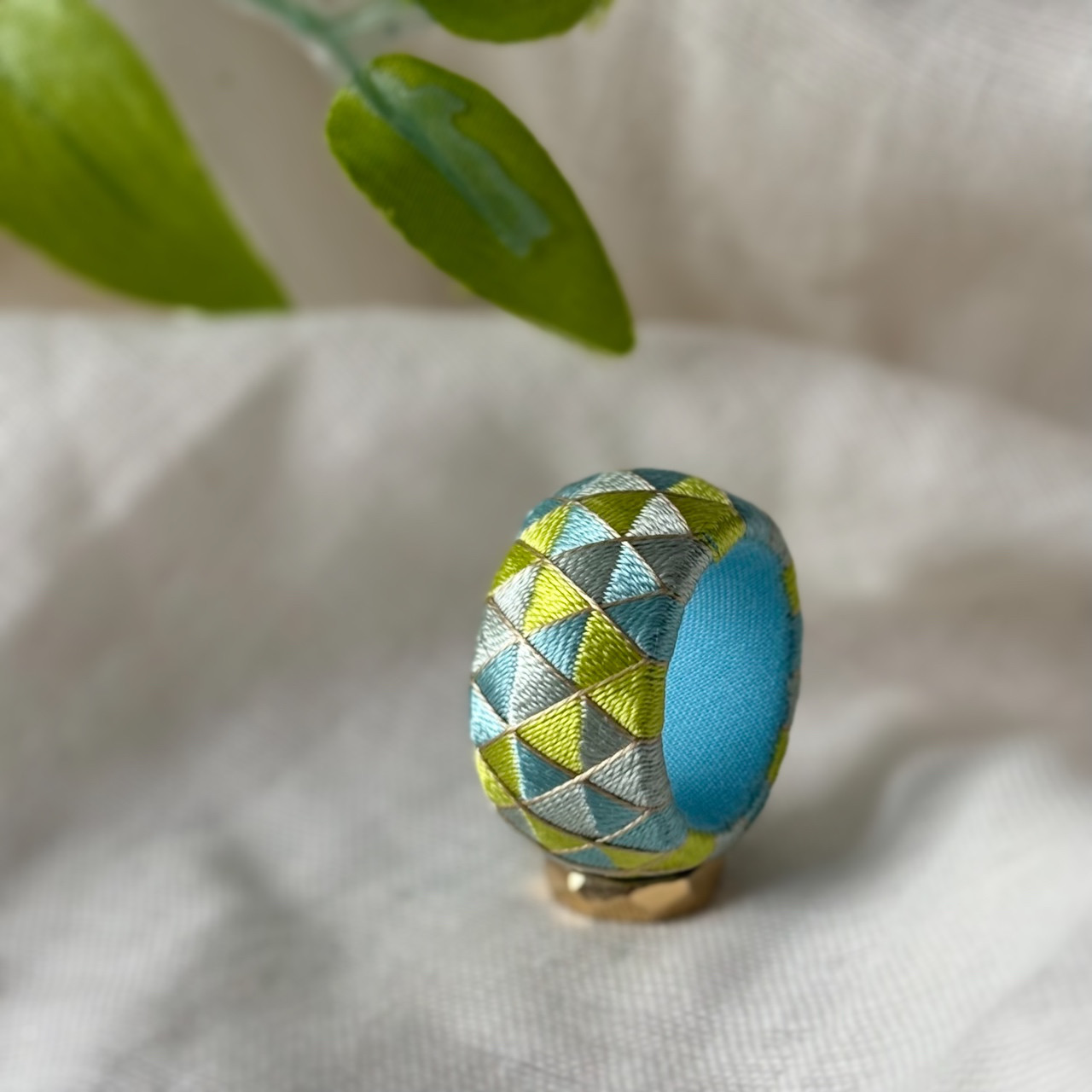 加賀ゆびぬき◇絹糸のネックレス＜三色鱗◆水色×鶸色＞