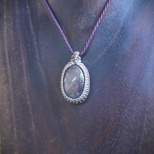 【珍しい輝き】ブラックオパールのマクラメネックレス 珍しい輝き】ブラックオパールのマクラメネックレス 珍しい輝き