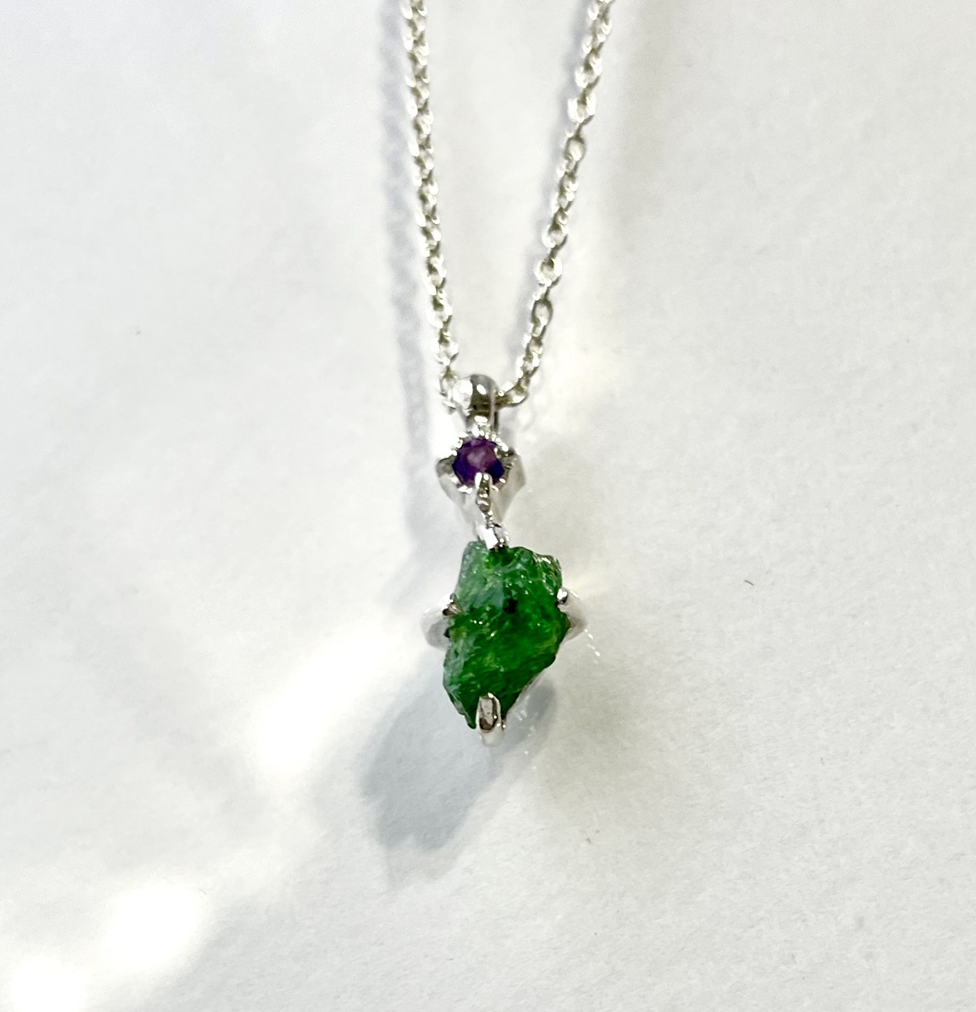 ガーネットの原石とアメジストのペンダント