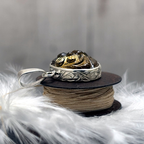 1点もの 花彫刻スモーキーレモンクォーツ ハンドエングレービング