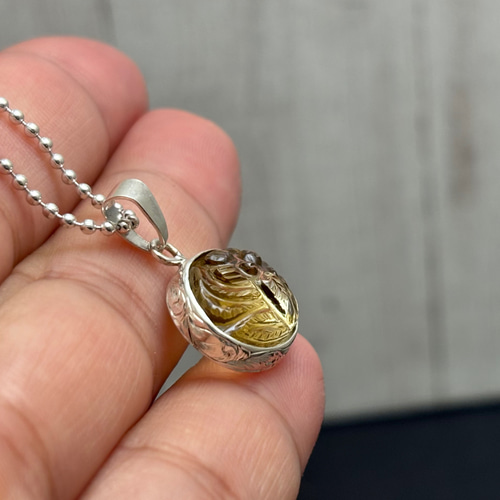 1点もの 花彫刻スモーキーレモンクォーツ ハンドエングレービング