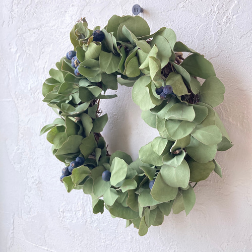 季節に関係なく長く飾れる！ユーカリのシンプルリース20〜実ものを