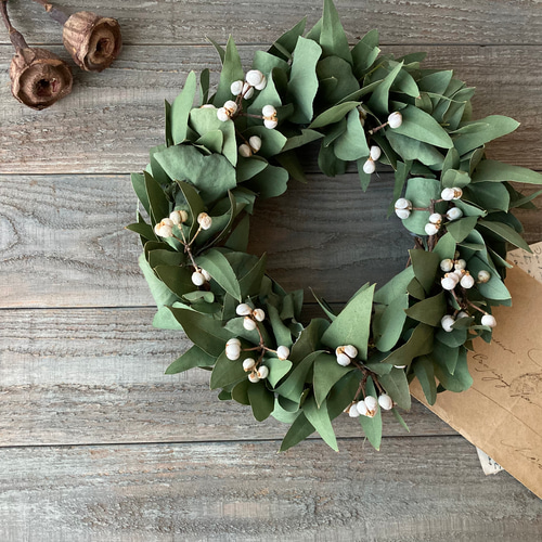 季節に関係なく長く飾れる！ユーカリのシンプルリース20〜実ものを