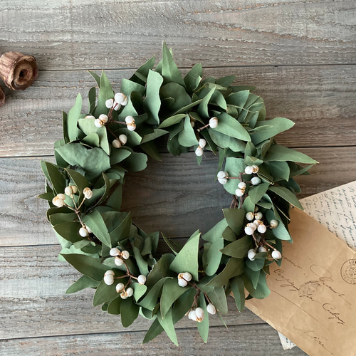 季節に関係なく長く飾れる！ユーカリのシンプルリース20〜実ものを