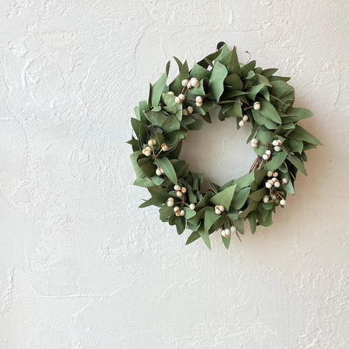 季節に関係なく長く飾れる！ユーカリのシンプルリース20〜実ものを