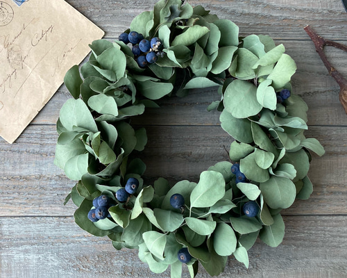 季節に関係なく長く飾れる！ユーカリのシンプルリース20〜実ものを