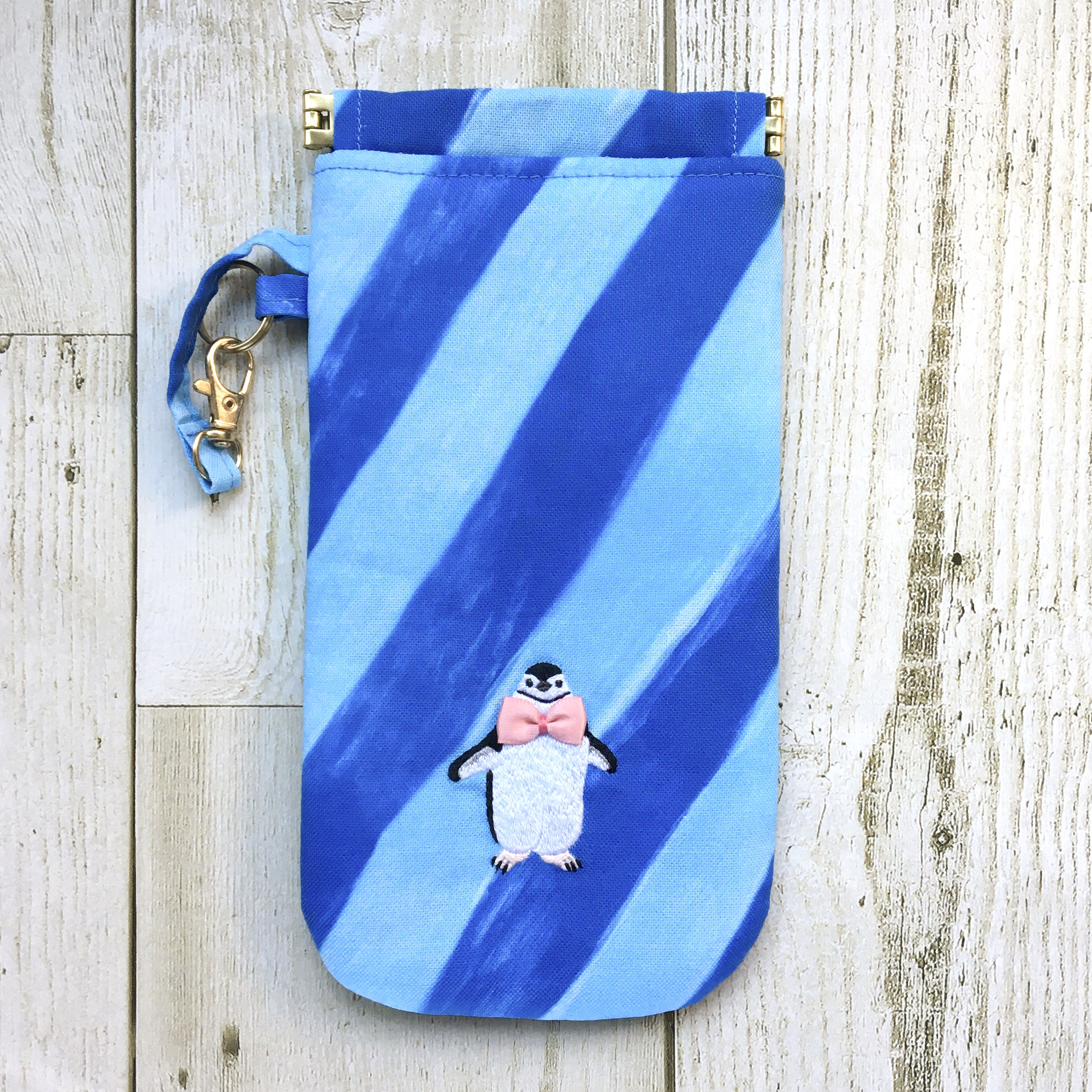 ヒゲペンギンのバネポーチ型メガネケース（ブルー）