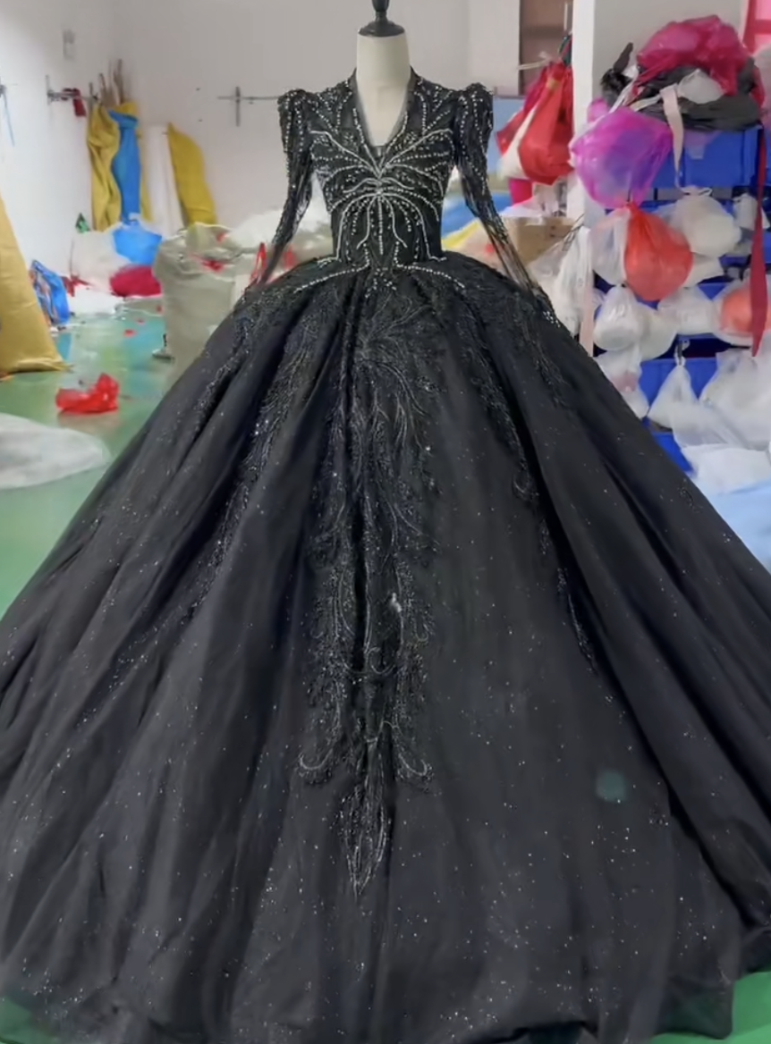 大人気上昇ラメ入り　ブラック黒　スパコール付き　プリンセスライン　長袖　カラードレス　ダンスパーティー　かっこいいドレス