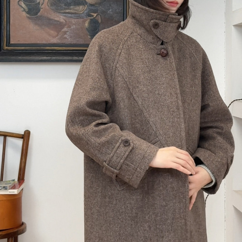 春先まで活躍 軽やか2Way襟と立体裁断ヘリンボーン柄ウール裏地付き