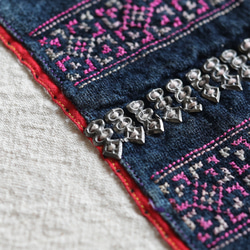 希少・手刺繍 ミャオ族伝統布／平繍テーブルクロス／ヴィンテージ民族刺繍／一点物 希少・手刺繍60年前のミャオ族伝統布／平繍テーブルクロス