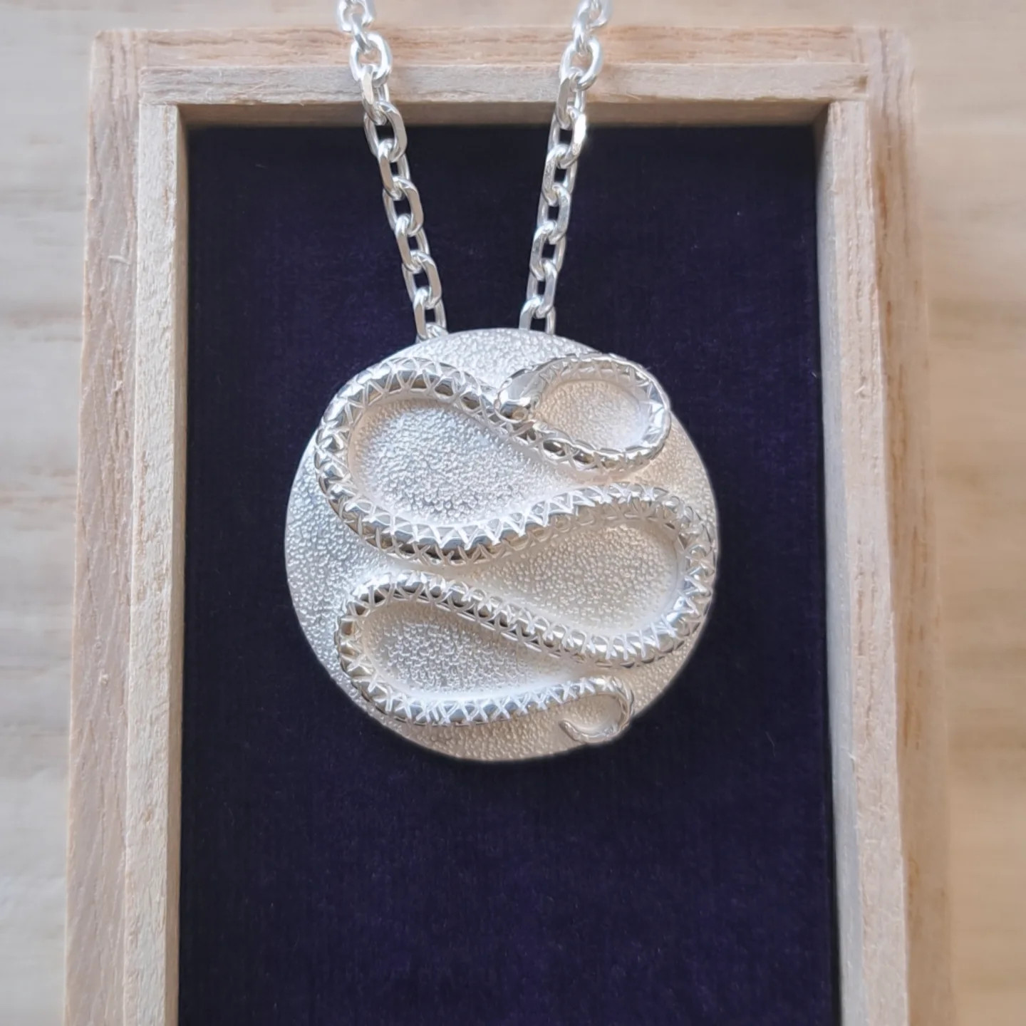 【蛇の盾 スネークシールド ペンダントトップ】蛇   蛇アクセサリー   蛇シルバー 蛇ネックレス 蛇コンチョ  京都