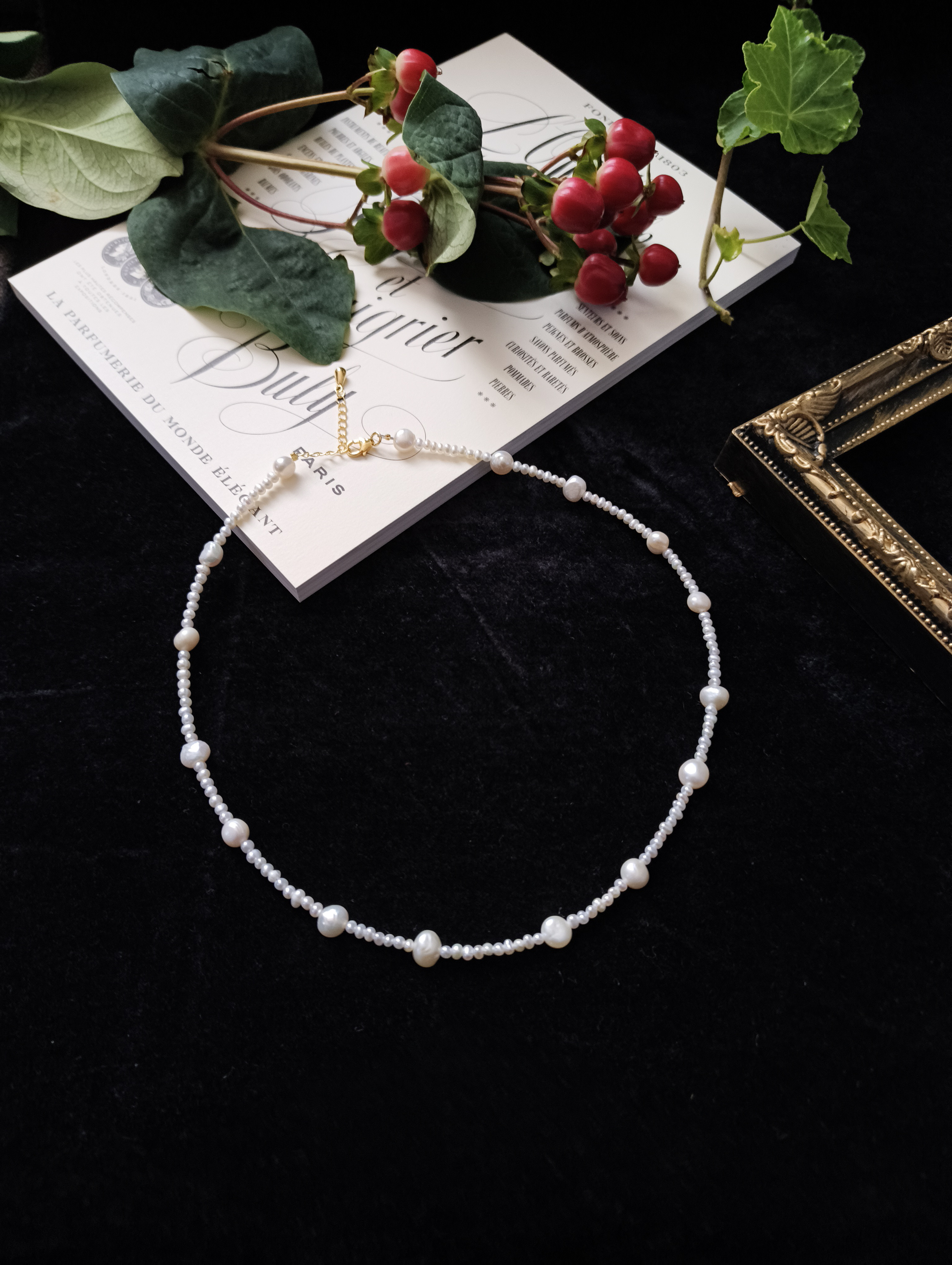 ベビーパールのクラシカルネックレス　【天然淡水パール使用/ケース付】シンプル　大人　重ね付け　フォーマル　結婚式　パール