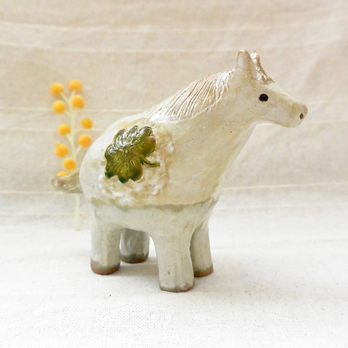 馬の置物（クローバーC) 干支・午年 ウマ・うま 手作り陶器・陶芸 植物