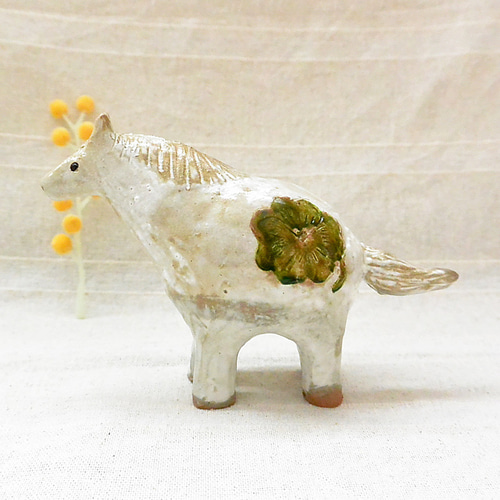 馬の置物（クローバーC) 干支・午年 ウマ・うま 手作り陶器・陶芸 植物