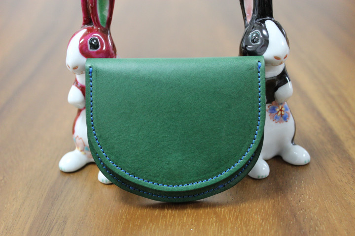 春造　馬蹄型小銭入れ　ブッティーロレザー（ブルーステッチ）