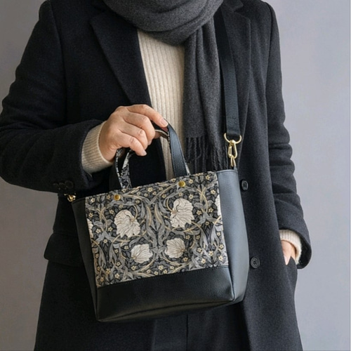 冬から春へ、モノクロームのピンパーネルショルダーバッグ 2Way