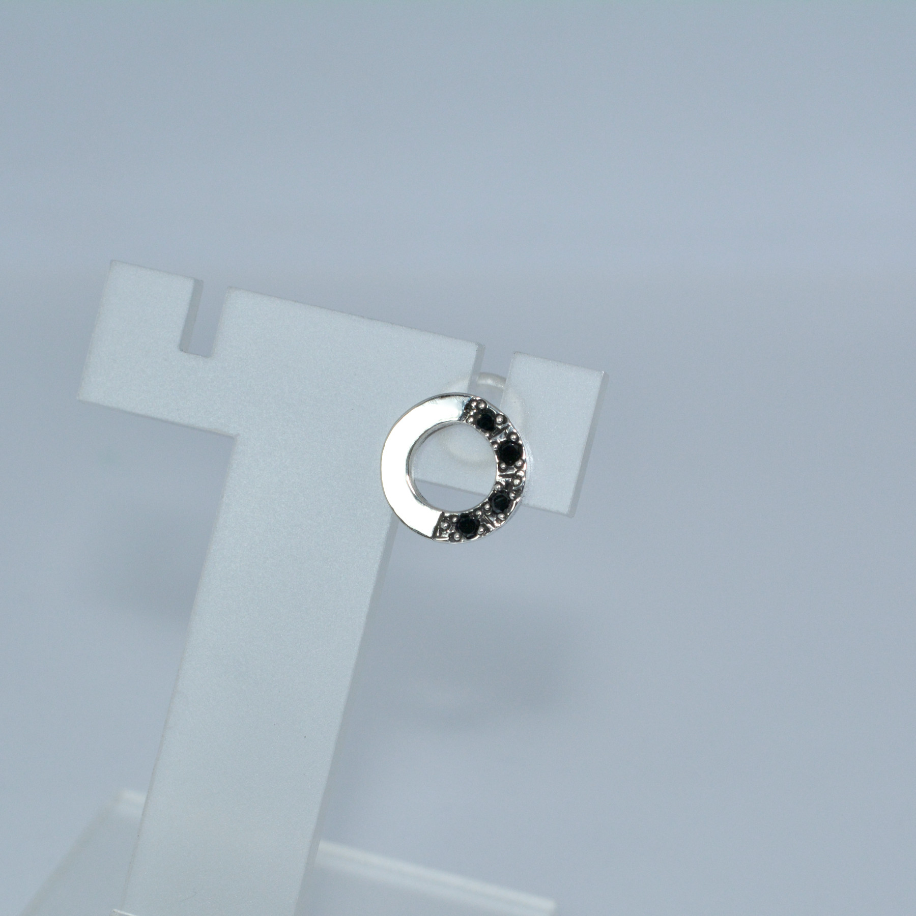 [一点物]シルバーサークル型ブラックダイヤモンドピアス（片耳）