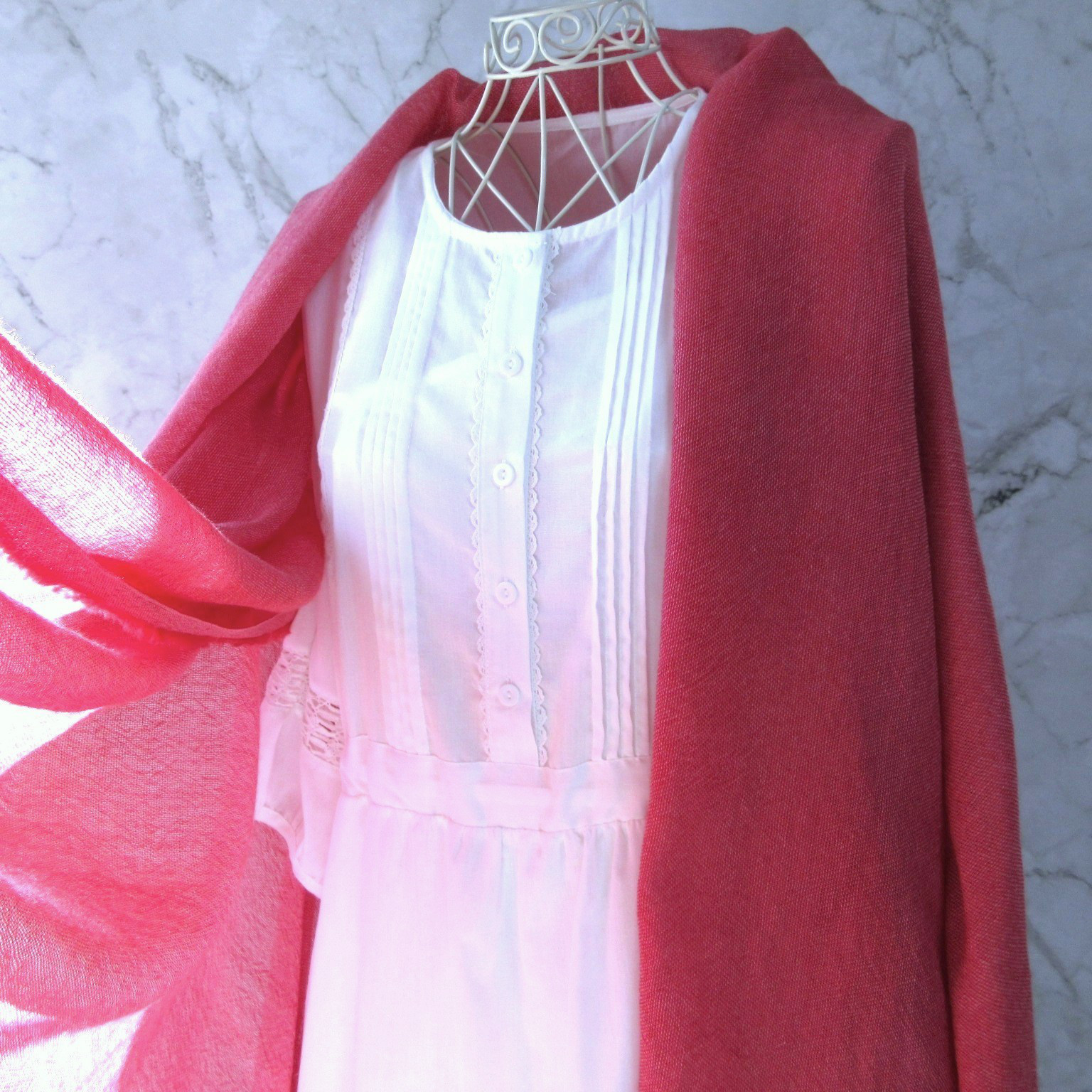 草木染め・蚊帳織りウール・大判ロングストール・茜とコチニールの重ね染め_1・ローズレッド