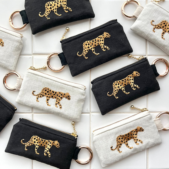 イギリス生地 動物刺繍 DUMAのカラビナ付きポーチ キーホルダー コイン