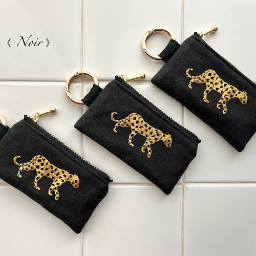 イギリス生地 動物刺繍 DUMAのカラビナ付きポーチ キーホルダー コイン