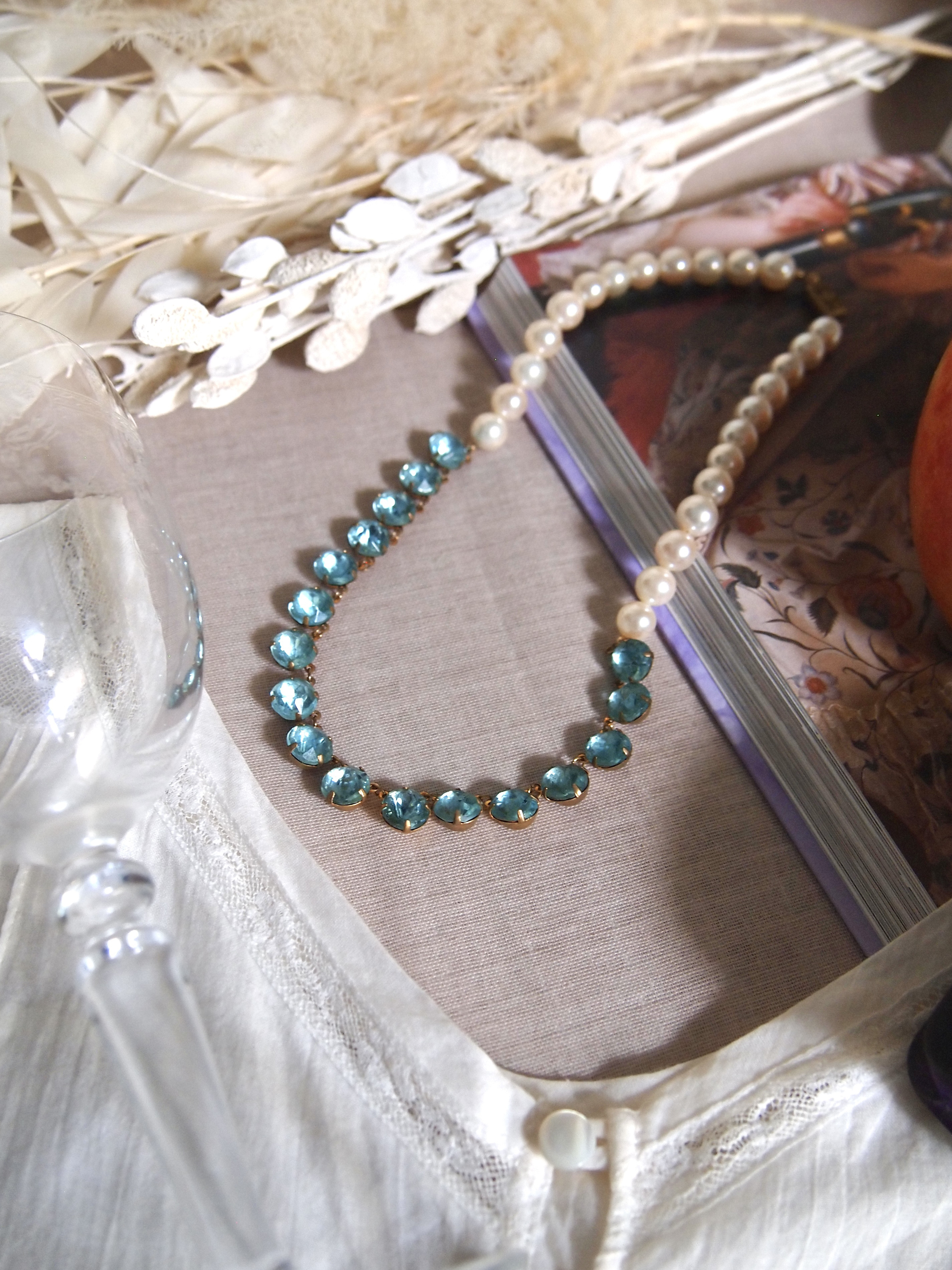 アンティークパール&ガラスビジューのネックレス-celeste blue-