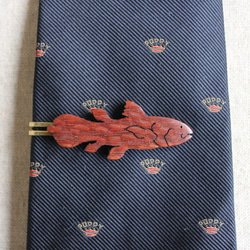 シーラカンス木製ネクタイピン 7枚目の画像