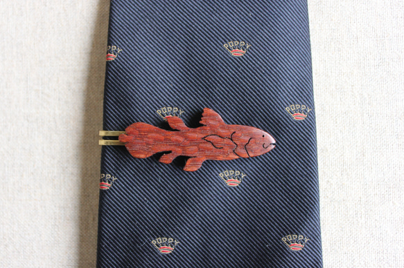 シーラカンス木製ネクタイピン 7枚目の画像