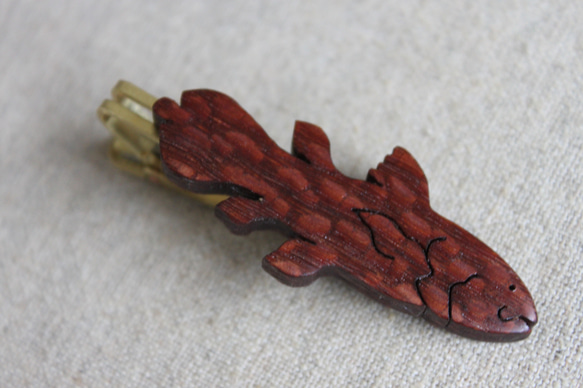 シーラカンス木製ネクタイピン 4枚目の画像