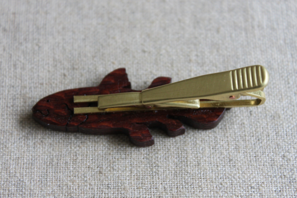 シーラカンス木製ネクタイピン 5枚目の画像