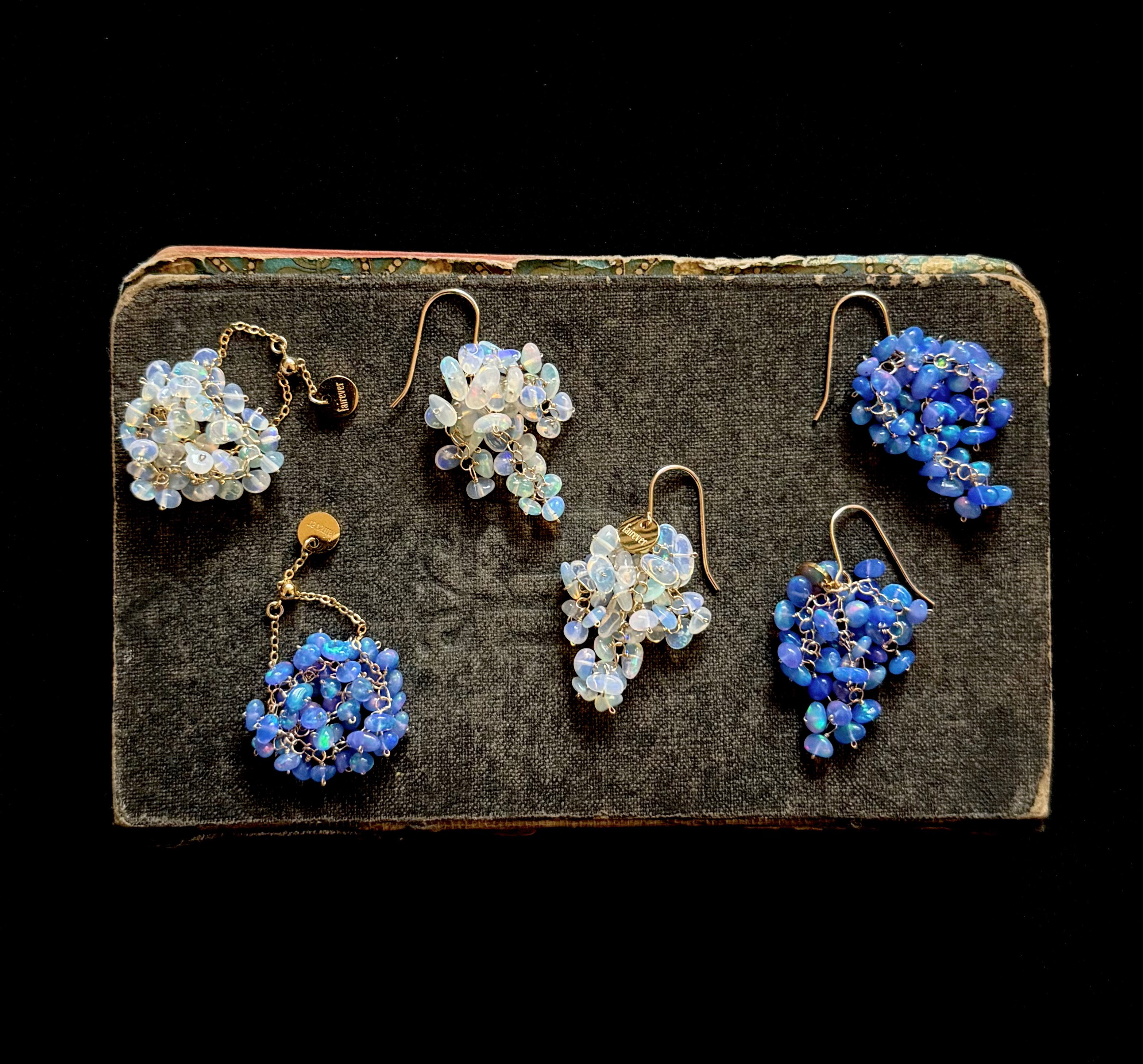 『夜空を閉じ込めたようなオパールジュエリー』ピアス