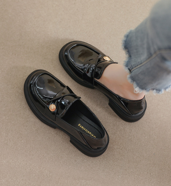 厚底金貨楽福靴女2026冬モデルソフト底単靴黒革靴英倫大サイズ婦人靴41 ~ 43