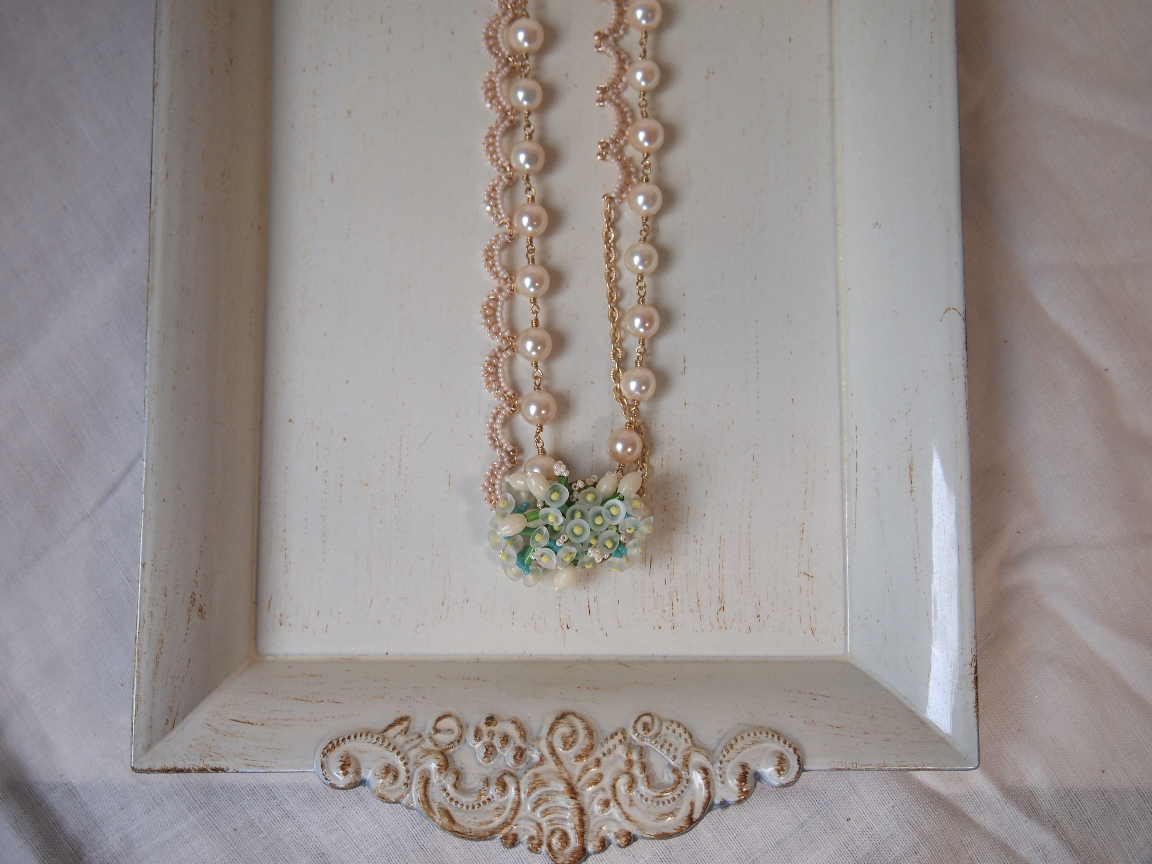 野の花クラスプのパールネックレス