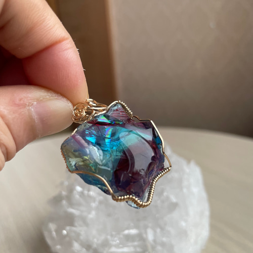 アンダラクリスタル・多色✨虹入り✨〜14kgfワイヤーペンダントトップ