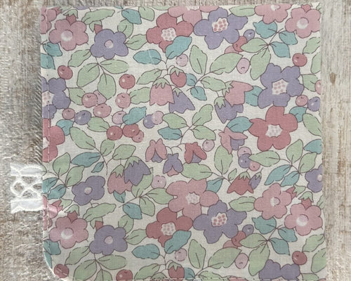 LIBERTY＆ダブルガーゼのハンカチ【L20×20・ベッツィ・ベリー