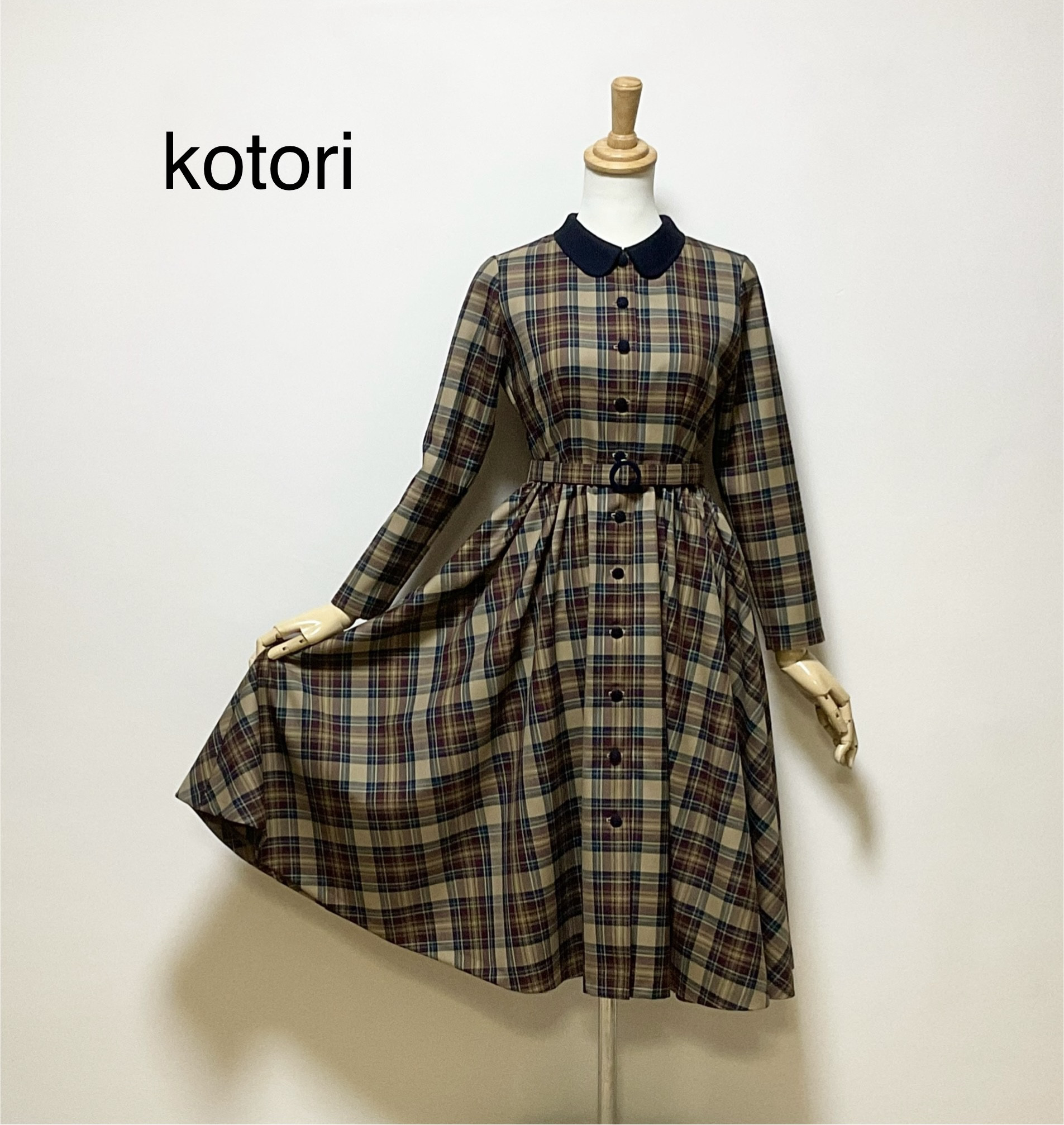 秋冬カラーのレトロなワンピース